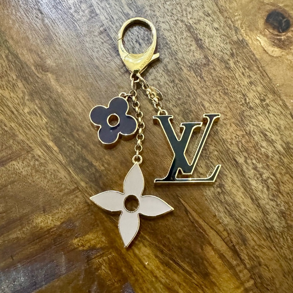 Louis Vuitton Metal Enamel Fleur De Monogram Bag Key Charm Dore